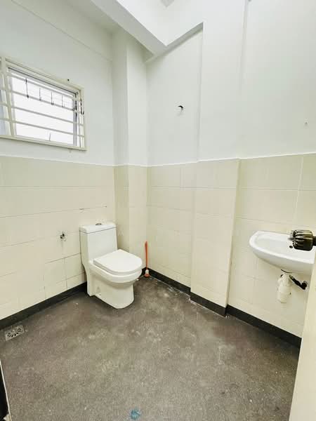Taman Rawang Tin untuk Untuk Dijual - RM 400,000, Apr 2026 - Bathroom - PropertyGuru.com.my