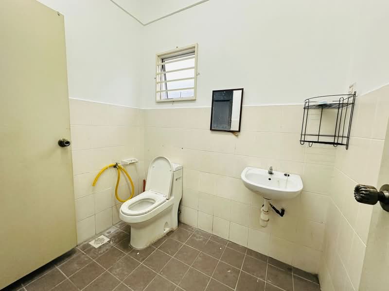 Taman Rawang Tin untuk Untuk Dijual - RM 400,000, Apr 2026 - Bathroom - PropertyGuru.com.my