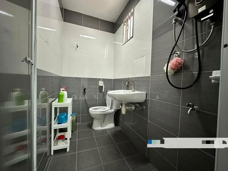 2-storey Terraced House for Sale in Bandar Bukit Tinggi (Klang) - Joanne Pua - Bathroom - PropertyGuru.com.my