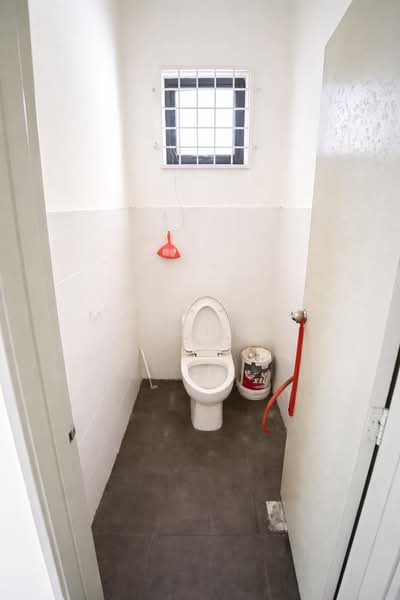 Shop for Rent in Kampung Baru Balakong (Balakong) - Maylimee Wong - Bathroom - PropertyGuru.com.my
