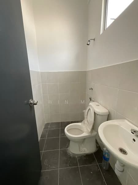 2-storey Terraced House for Sale in Taman Scientex Rawang (Rawang) - Elwin Mah - Bathroom - PropertyGuru.com.my