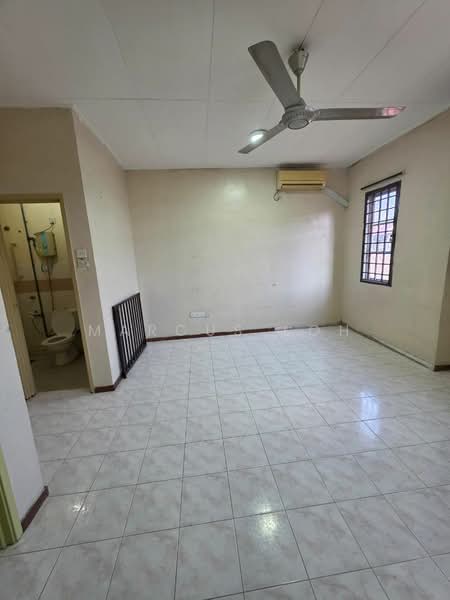 2-storey Terraced House for Sale in Bandar Seri Alam (Masai) - Marcus Loh - Bathroom - PropertyGuru.com.my