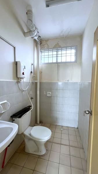Lake View Suites untuk Untuk Dijual - RM 330,000, Apr 2026 - Bathroom - PropertyGuru.com.my