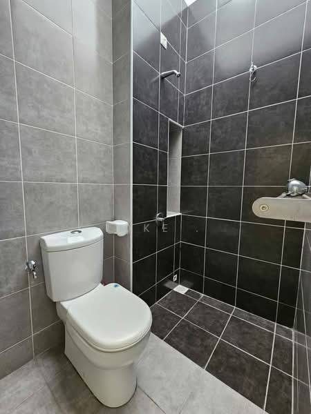 2-storey Terraced House for Sale in Setia Indah (Setia Alam) - Loke . - Bathroom - PropertyGuru.com.my