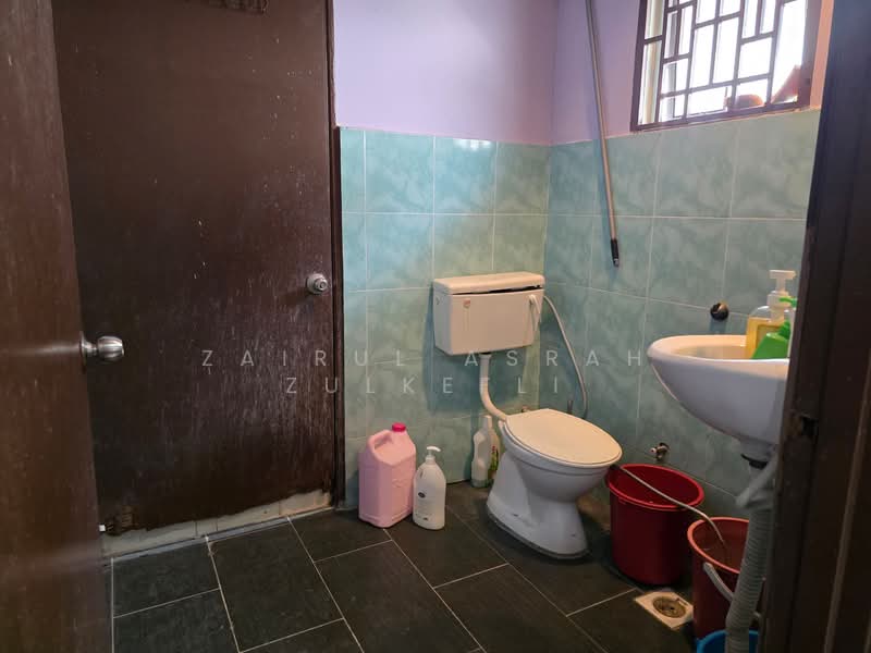 Puchong FACING PADANG Double Storey House La Cottage Taman Putra Perdana untuk Untuk Dijual - RM 450,000, Apr 2026 - Bathroom - PropertyGuru.com.my