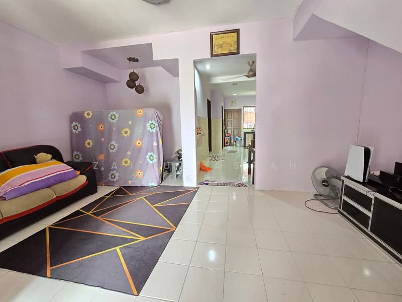 Puchong FACING PADANG Double Storey House La Cottage Taman Putra Perdana untuk Untuk Dijual - RM 450,000, Apr 2026 - Living Room - PropertyGuru.com.my