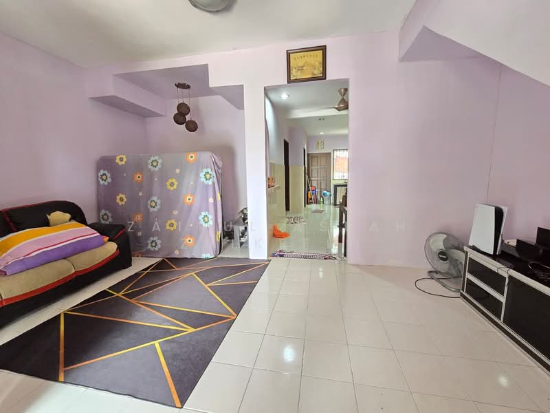 Puchong FACING PADANG Double Storey House La Cottage Taman Putra Perdana untuk Untuk Dijual - RM 450,000, Apr 2026 - Living Room - PropertyGuru.com.my