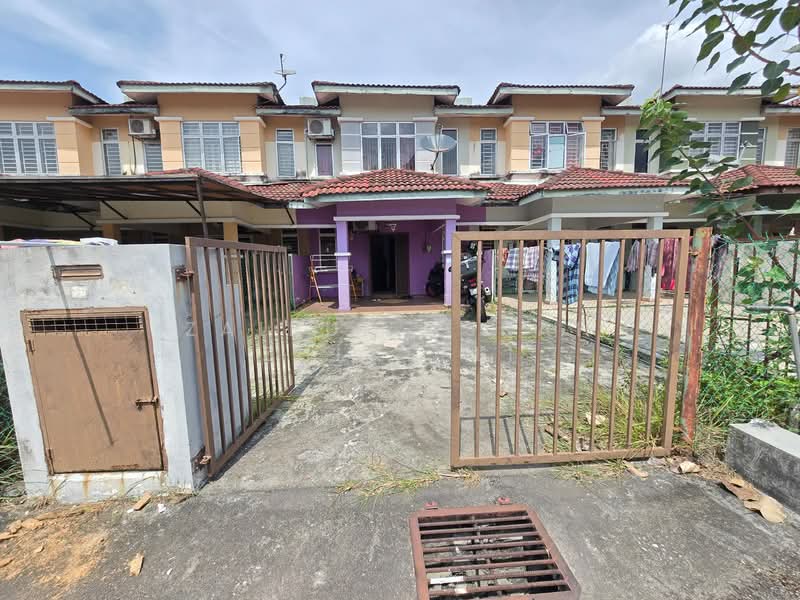Puchong FACING PADANG Double Storey House La Cottage Taman Putra Perdana untuk Untuk Dijual - RM 450,000, Apr 2026 - Exterior - PropertyGuru.com.my