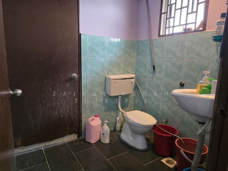 Puchong FACING PADANG Double Storey House La Cottage Taman Putra Perdana untuk Untuk Dijual - RM 450,000, Apr 2026 - Bathroom - PropertyGuru.com.my