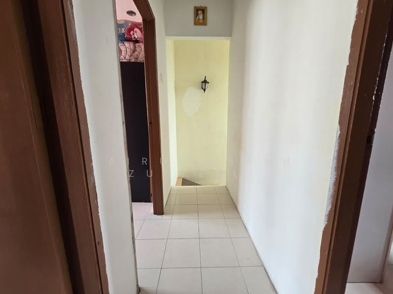 Puchong FACING PADANG Double Storey House La Cottage Taman Putra Perdana untuk Untuk Dijual - RM 450,000, Apr 2026 - Corridor - PropertyGuru.com.my