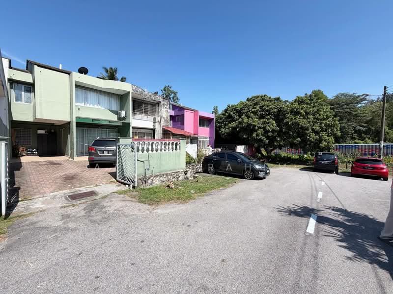 2-storey Terraced House for Sale in Taman Kelab Ukay (Ulu Kelang) - Azli Ibrahim - Exterior - PropertyGuru.com.my