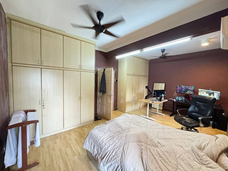 3-storey Terraced House for Sale in Taman Bukit Utama (Ulu Kelang) - Mohd Mortadza Ahmad - Bedroom - PropertyGuru.com.my