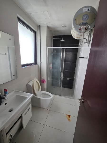 Condominium for Rent at Amberside @ Country Garden Danga Bay - Iwen Yap - Bathroom - PropertyGuru.com.my
