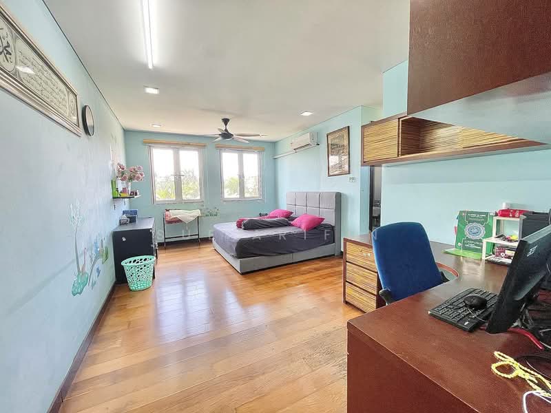 Bungalow for Sale in Bukit Jelutong (Shah Alam) - Sue Arifin - PropertyGuru.com.my