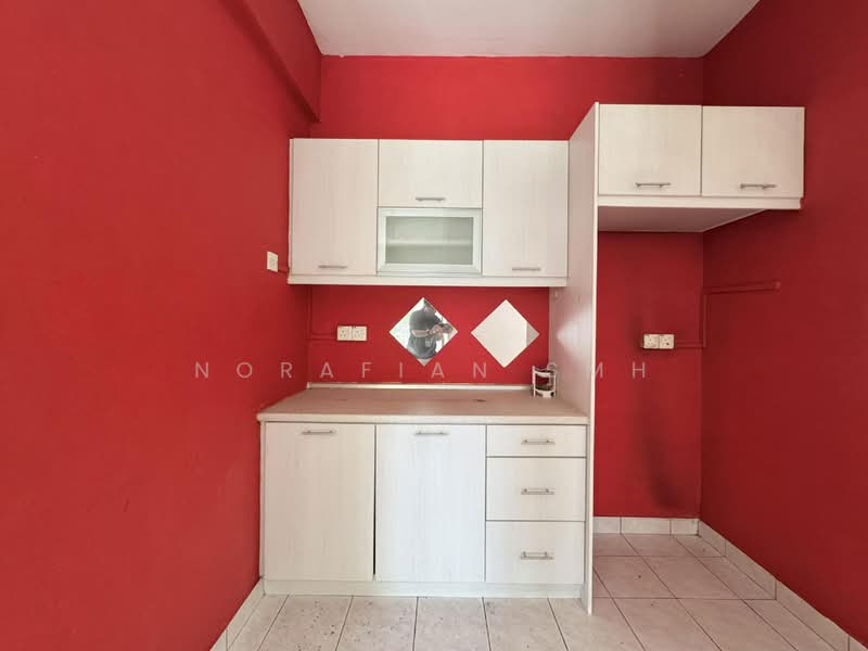 Taman Amanputra untuk Untuk Dijual - RM 850,000, Apr 2026 - Kitchen - PropertyGuru.com.my