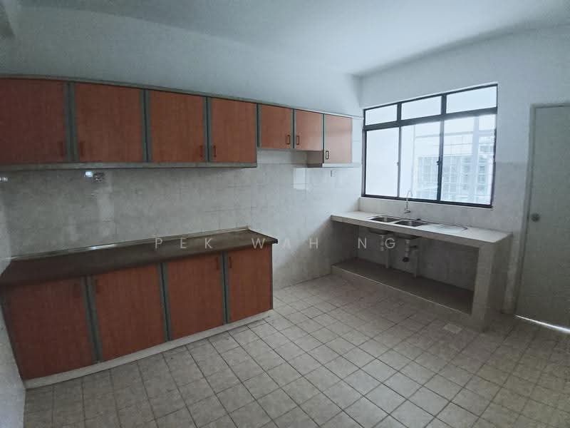 2.5-storey Terraced House for Rent in Bandar Utama 11 (Bandar Utama) - Amanda Ng - Kitchen - PropertyGuru.com.my