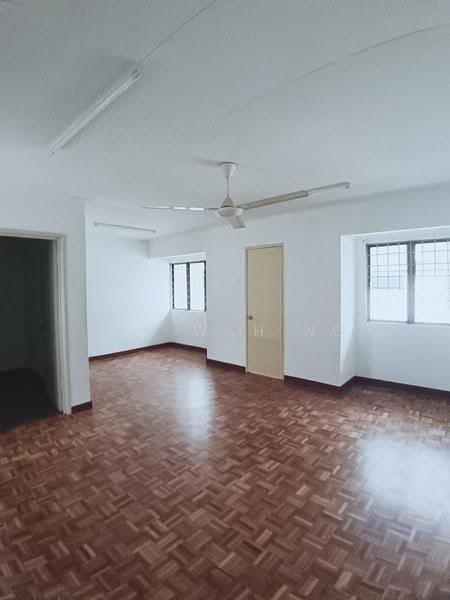 2.5-storey Terraced House for Rent in Bandar Utama 11 (Bandar Utama) - Amanda Ng - Top floor bedroom - PropertyGuru.com.my