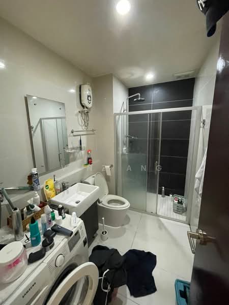 Condominium for Rent at Amberside @ Country Garden Danga Bay - Vinz Ang - Bathroom - PropertyGuru.com.my