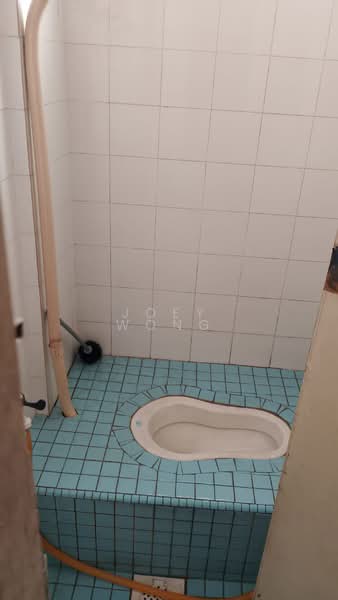 Flat for Sale at Puchong Utama Court 1 - Joey Wong - Bathroom - PropertyGuru.com.my