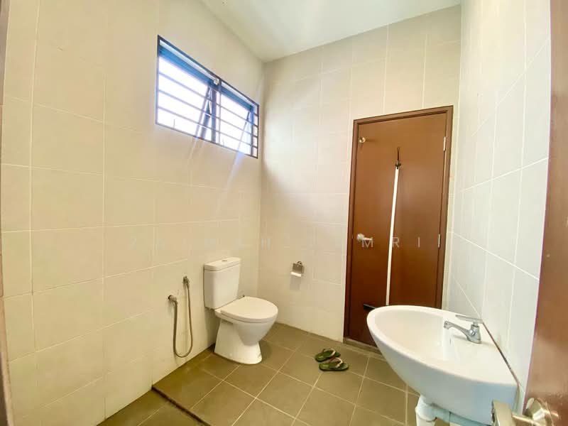 Terraced House for Sale in Subang Jaya (Selangor) - Zaimah Zamri - Bathroom - PropertyGuru.com.my