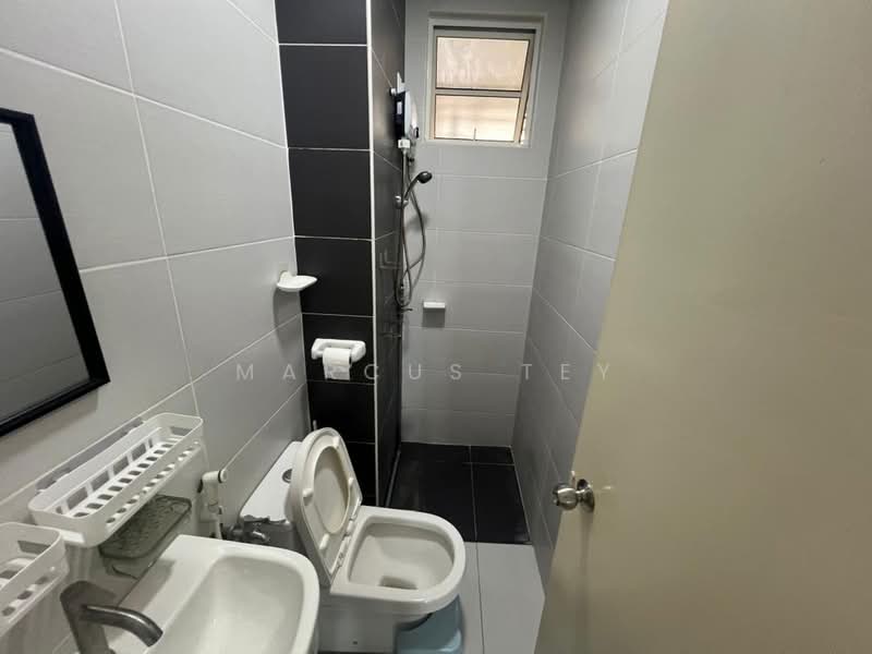 Pangsapuri untuk Disewa di Nusa Heights (Nusa Puncak) - Marcus Tey - Bathroom - PropertyGuru.com.my