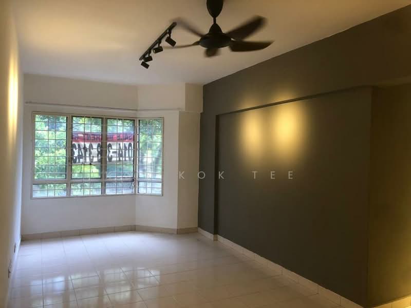 Petaling Indah Condominiums untuk Untuk Dijual - RM 280,000, Apr 2026 - Living Room - PropertyGuru.com.my