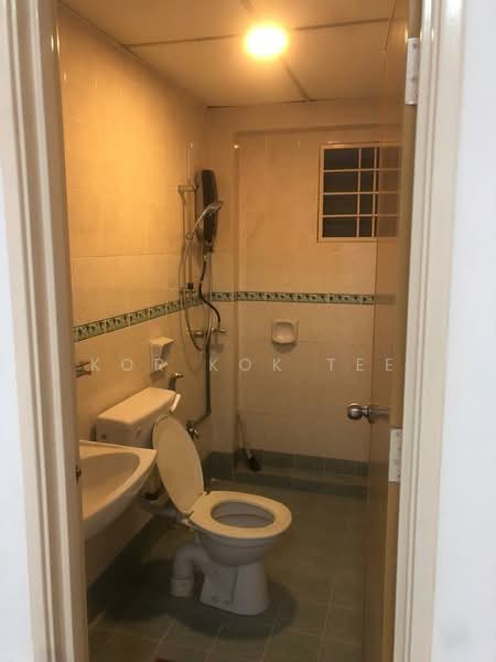 Petaling Indah Condominiums untuk Untuk Dijual - RM 280,000, Apr 2026 - Bathroom - PropertyGuru.com.my