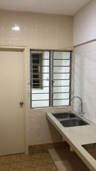 Petaling Indah Condominiums untuk Untuk Dijual - RM 280,000, Apr 2026 - Kitchen - PropertyGuru.com.my