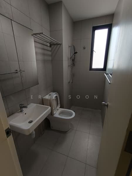 Servis Apartment untuk Dijual di Kenwingston Skylofts - Eric Soon - Bathroom - PropertyGuru.com.my