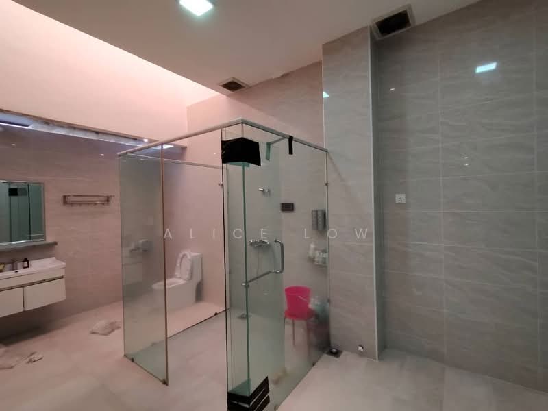 Semi-Detached House for Sale in Anggun 2 Residence (Rawang) - Alice Low - Bathroom - PropertyGuru.com.my