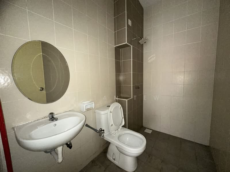 Semi-Detached House for Sale in Setia Impian (Setia Alam) - Vivian Tew - Bathroom - PropertyGuru.com.my