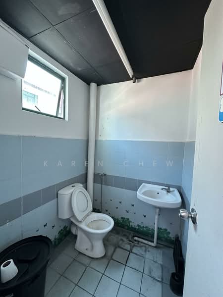 Kedai / Pejabat untuk Disewa di Bukit Jambul (Penang) - Karen Chew - Bathroom - PropertyGuru.com.my