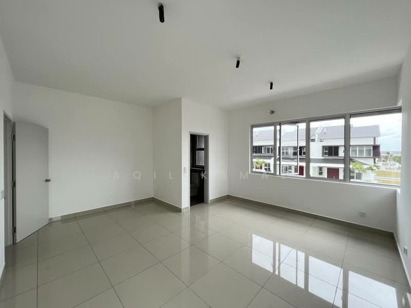 2-storey Terraced House for Sale in Kota Kemuning (Shah Alam) - Aqil Kamal - Living Room - PropertyGuru.com.my