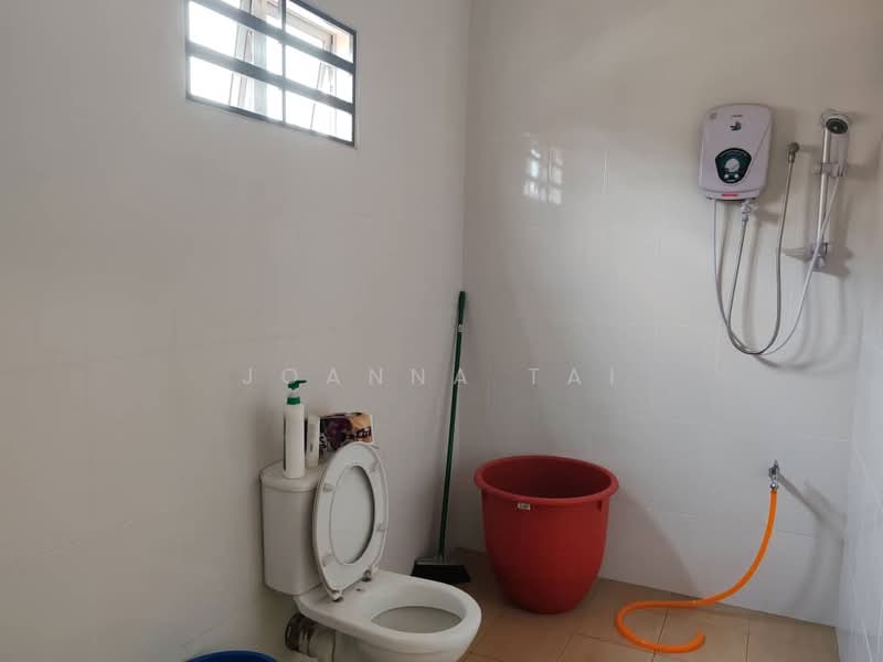 Rumah Berkembar untuk Dijual di Taman Iskandar (Johor Bahru) - Joanna Tai - Bathroom - PropertyGuru.com.my