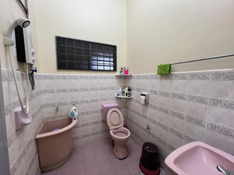 Bungalow for Sale in Jasin (Melaka) - Woon . - Bathroom - PropertyGuru.com.my