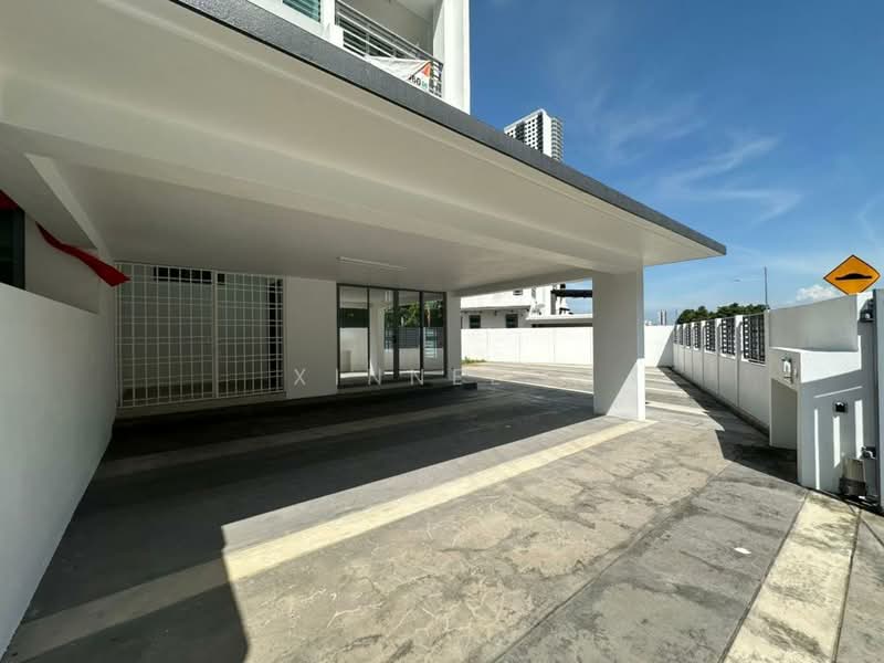 Sungai Ara Triple Storey Terrace Corner Unit untuk Untuk Disewa - RM 4,500 /bulan, Apr 2026 - Exterior - PropertyGuru.com.my