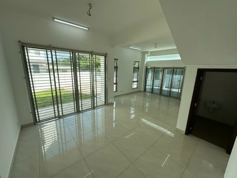 Sungai Ara Triple Storey Terrace Corner Unit untuk Untuk Disewa - RM 4,500 /bulan, Apr 2026 - Living Room - PropertyGuru.com.my