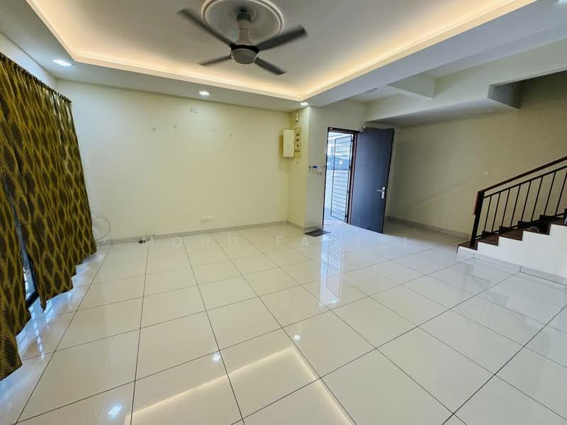 Semi-Detached House for Sale in Puncak Bestari (Puncak Alam) - Mohd Fadzli - Living Room - PropertyGuru.com.my