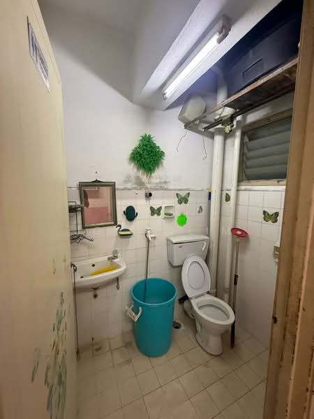 Sri Aman Block D (Sri Aman Block 8) untuk Untuk Disewa - RM 700 /bulan, Apr 2026 - Bathroom - PropertyGuru.com.my