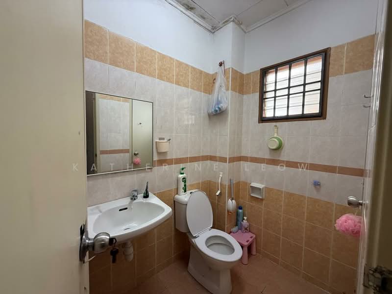 Taman Mutiara Rini untuk Untuk Dijual - RM 650,000, Apr 2026 - Bathroom - PropertyGuru.com.my