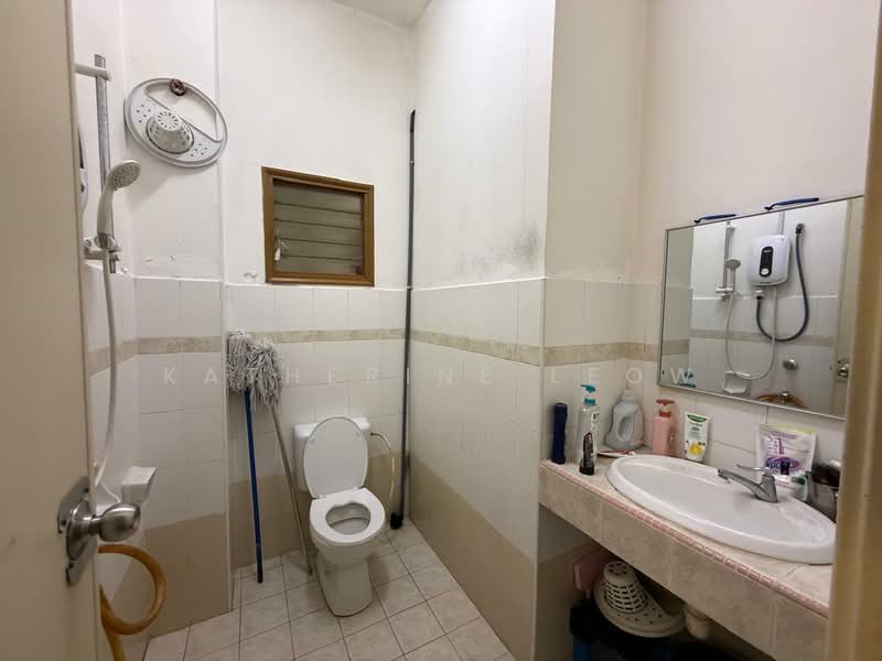 Taman Mutiara Rini untuk Untuk Dijual - RM 650,000, Apr 2026 - Bathroom - PropertyGuru.com.my