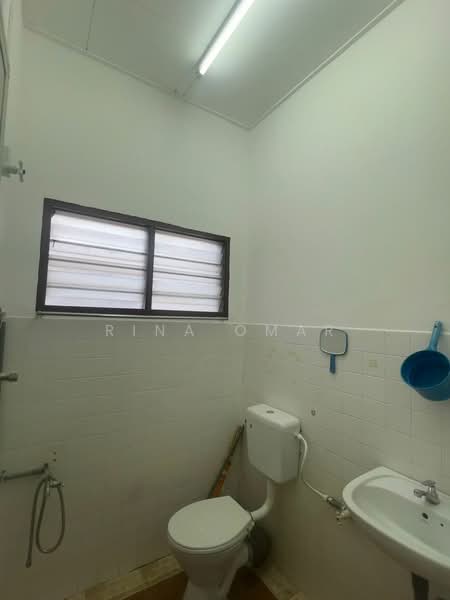 Taman Cempaka untuk Untuk Disewa - RM 1,100 /bulan, Apr 2026 - Bathroom - PropertyGuru.com.my