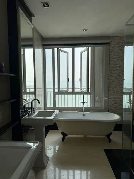 Kondominium untuk Disewa di Quayside Seafront Resort Condominiums - Louis Chuah - Bathroom - PropertyGuru.com.my