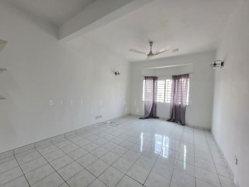 Pangsapuri untuk Disewa di Pangsapuri Mutiara Subang - SITI KHAIRIYAH JAAFAR - Living Room - PropertyGuru.com.my