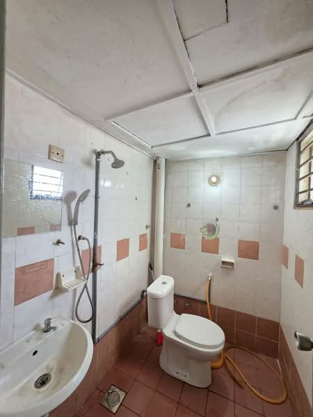 Pangsapuri untuk Disewa di Pangsapuri Mutiara Subang - SITI KHAIRIYAH JAAFAR - Bathroom - PropertyGuru.com.my