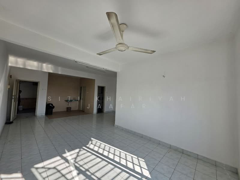 Apartment for Rent at Pangsapuri Mutiara Subang - SITI KHAIRIYAH JAAFAR - Living Room - PropertyGuru.com.my
