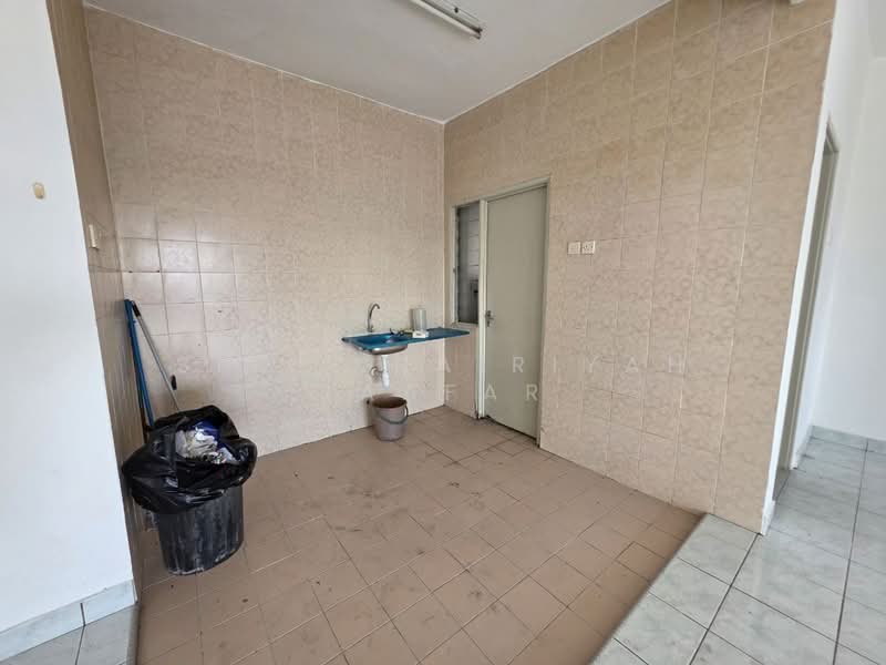 Apartment for Rent at Pangsapuri Mutiara Subang - SITI KHAIRIYAH JAAFAR - Kitchen - PropertyGuru.com.my