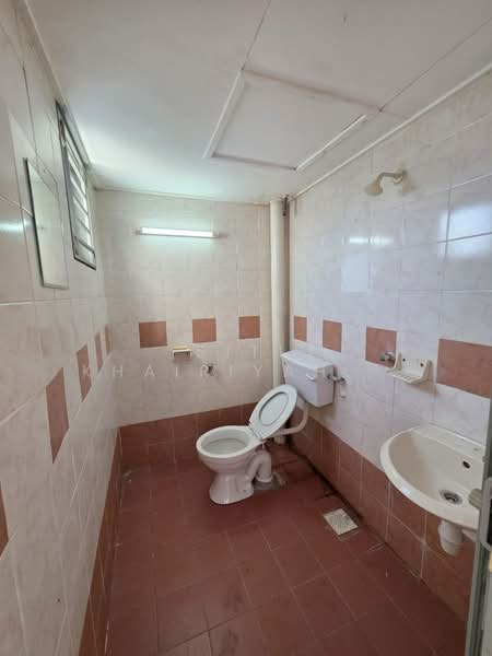 Apartment for Rent at Pangsapuri Mutiara Subang - SITI KHAIRIYAH JAAFAR - Bathroom - PropertyGuru.com.my