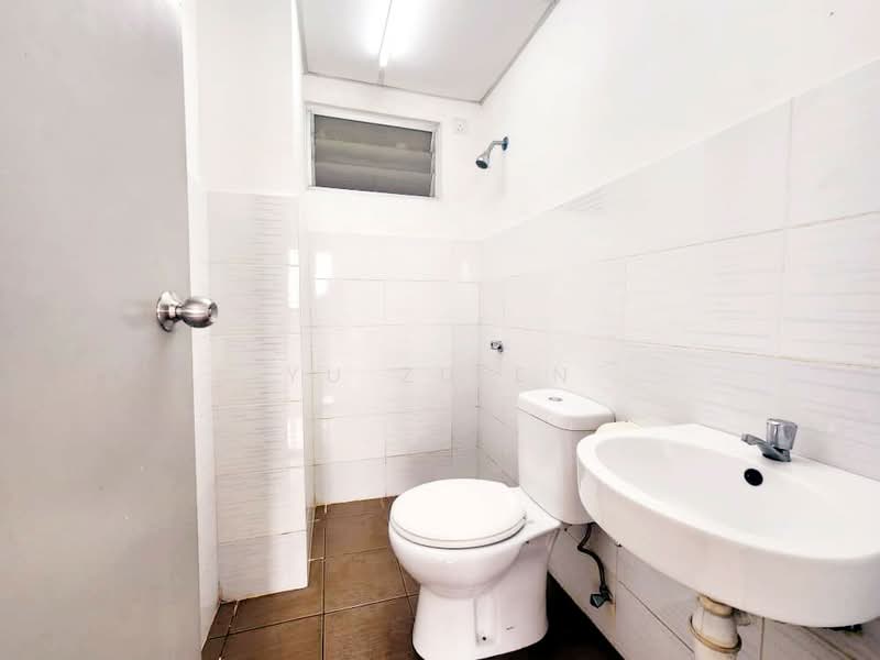 Servis Apartment untuk Disewa di Sentrovue - Yu Zu En - Bathroom - PropertyGuru.com.my