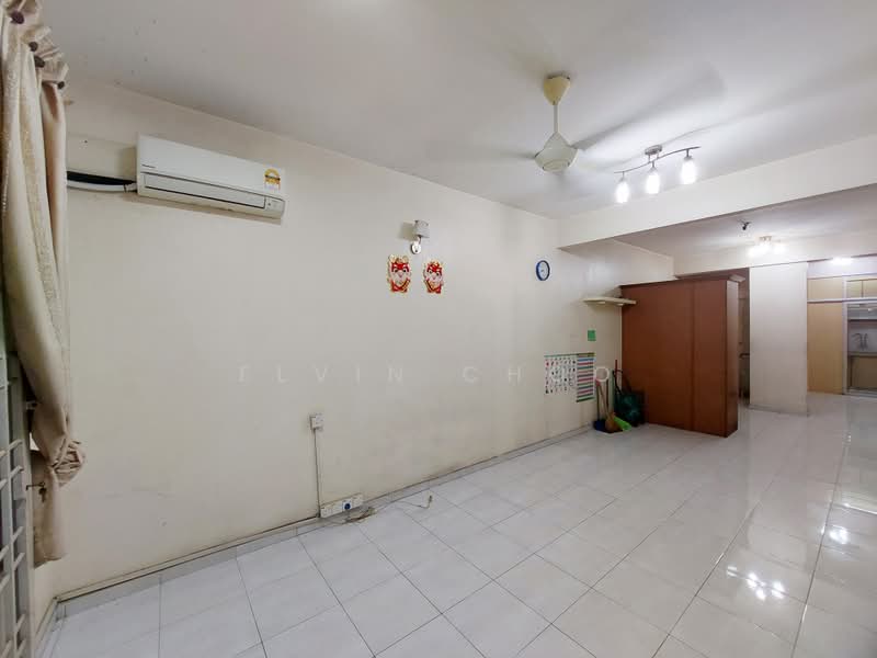 Pangsapuri untuk Dijual di Pangsapuri Sri Mekar 1 - Elvin Choo - Living Room - PropertyGuru.com.my